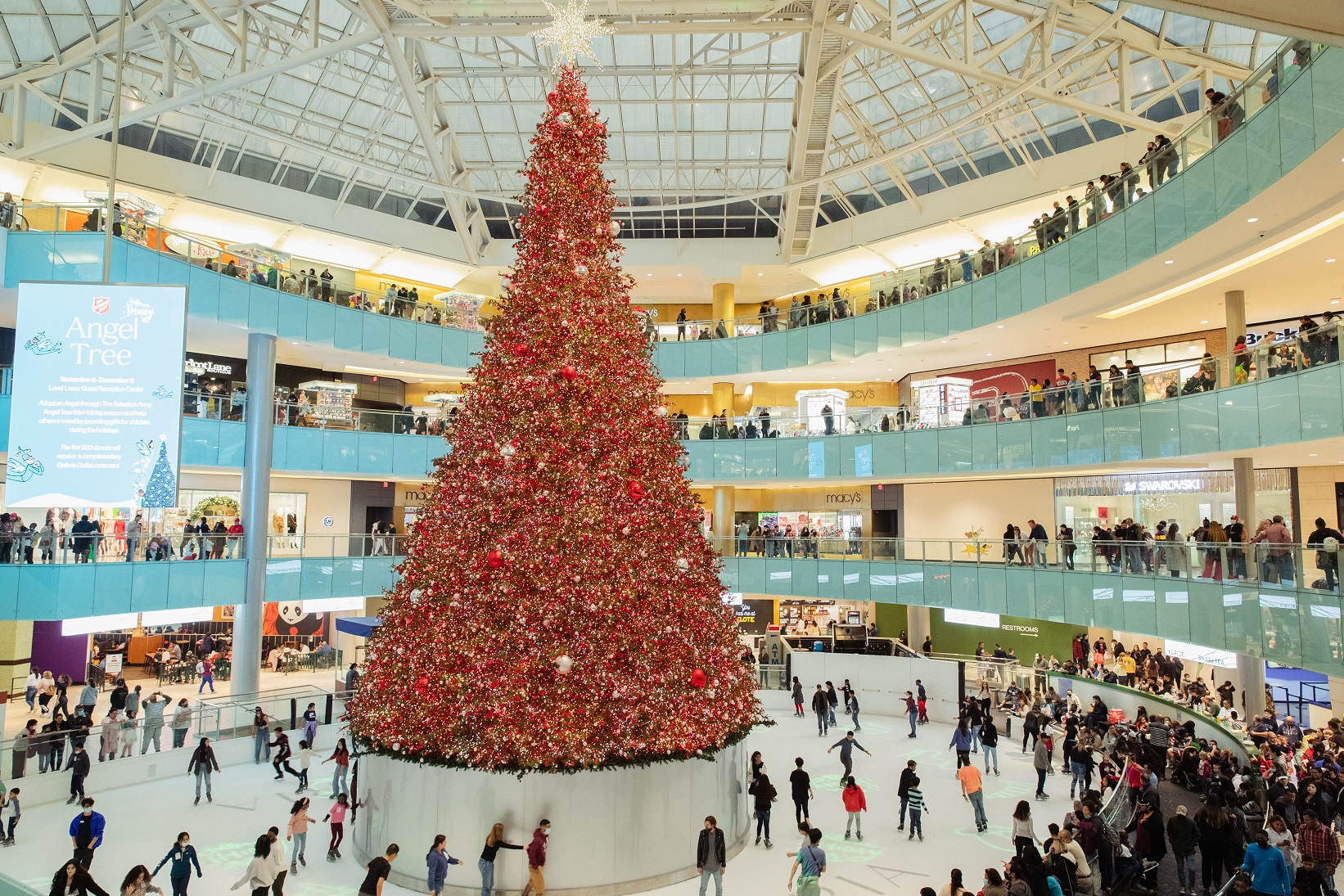 Tallest Indoor Christmas Tree in America Returns to Galleria Dallas this  Holiday Season