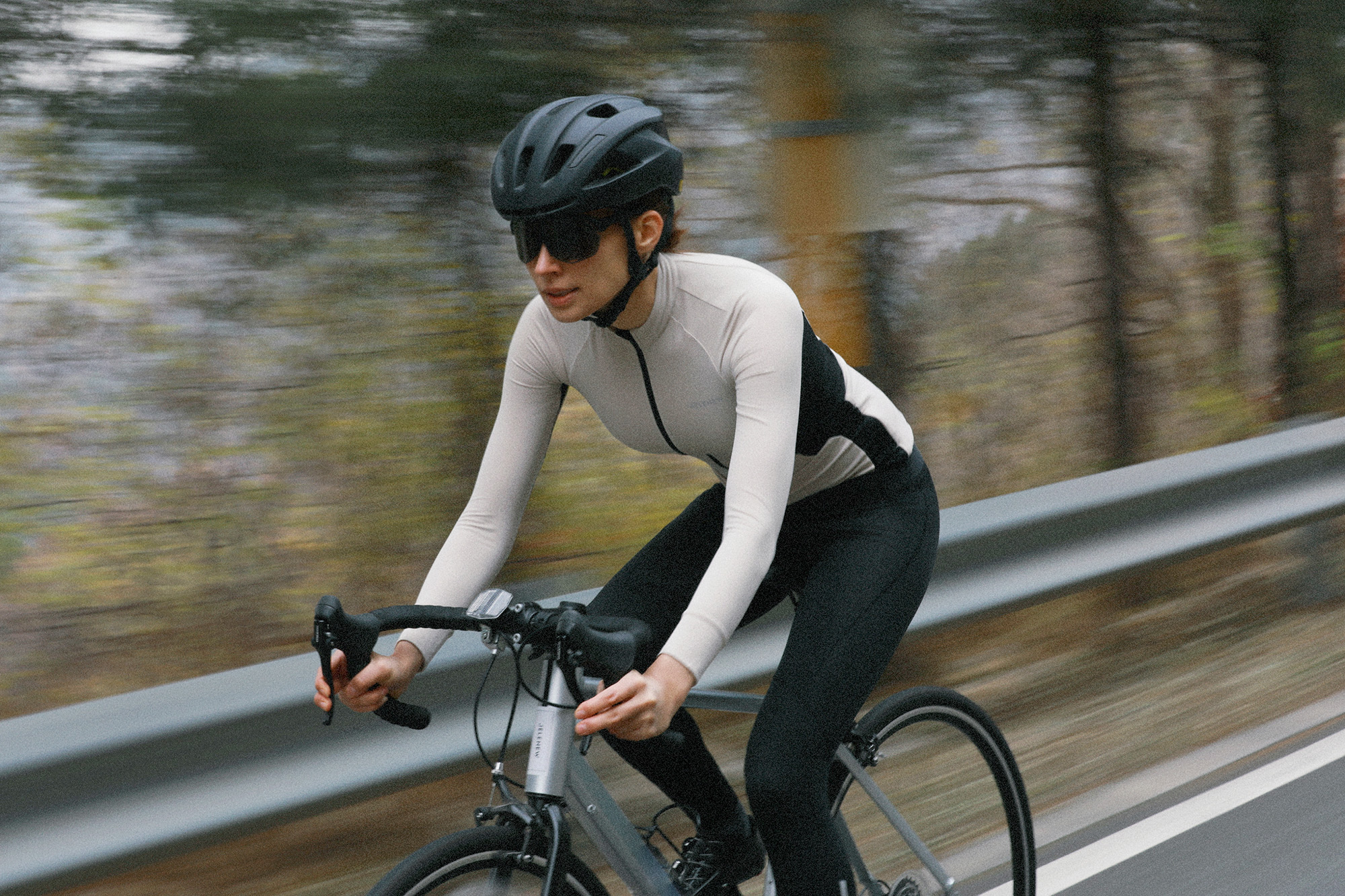 How to Dress for Winter Cycling Jelenew's new Momentum Brushed Thermal