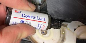Compu-Lube is a lightweight synthetic oil used to safely lubricate electronics, computers, and high-speed mechanisms such as 3D printers, 3D printer Z screw, computer fans, robotics, printer guide rails, threaded rods, and fine bearings.