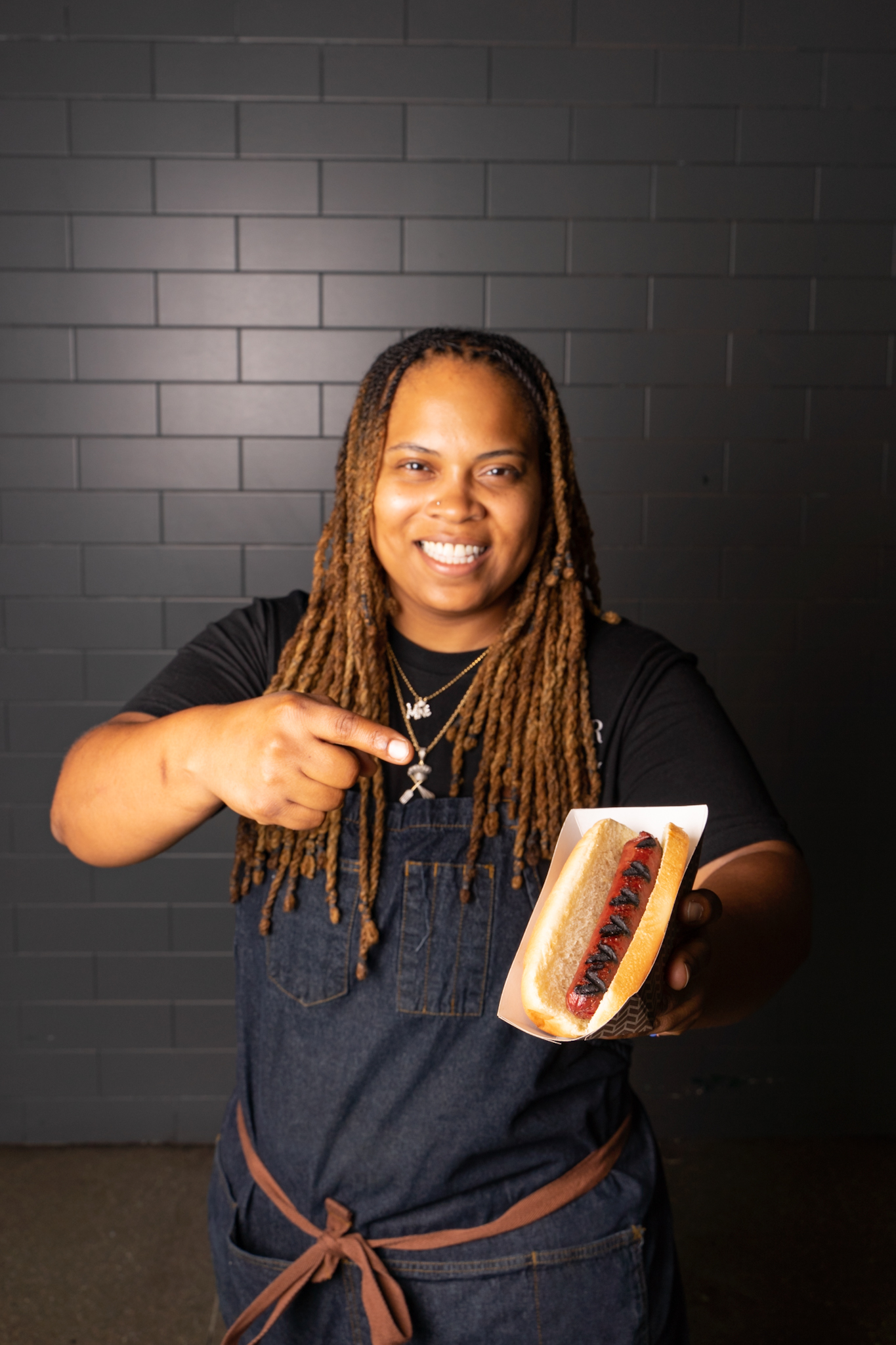 CHICAGO PITMASTER & FOOD NETWORK STAR DOMINIQUE LEACH LAUNCHES RETAIL 