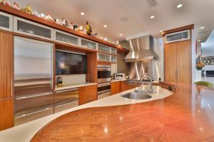 Main kitchen at 1006 @ Riverside Drive