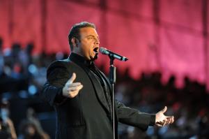 One of the lots to be won is an evening with renowned Maltese tenor, Joseph Calleja.