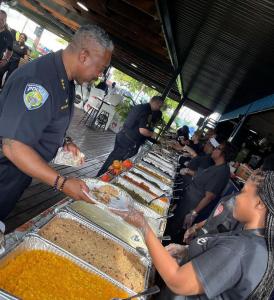 On duty police officers enjoy Embrace Thanksgiving meals in 2022.