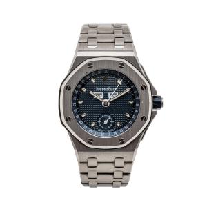 A circa 1995 Audemars Piguet Royal Oak Offshore Triple Date wristwatch sold for $33,630, while two Rolexes – a circa 1981 Submariner and a circa 2022 Yacht-Master – gaveled for $32,450 and $29,500, respectively, in Miller & Miller Auctions, Ltd Circa 1995 Audemars Piguet Royal Oak Offshore Triple Date wristwatch (Ref. 25808ST), stainless steel, with an octagonal bezel and triple-date complication (CA$33,630).