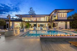Ravello, 120 North Glenroy Avenue | Bel Air, California | 1