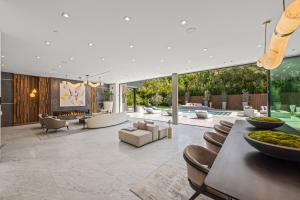 Ravello, 120 North Glenroy Avenue | Bel Air, California | 2