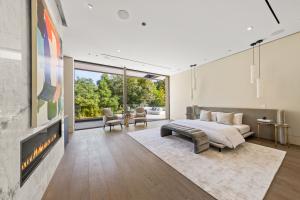 Ravello, 120 North Glenroy Avenue | Bel Air, California | 3