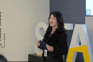 Shim Sunok, the Director of Smart City of Incheon Free Economic Zone, conducted the presentation to companies that won the CES Innovation Awards 2024