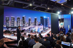 Incheon Mayor Yoo Jeong-bok is pictured on January 9th (local time) presenting the future vision of Incheon's smart city at the Incheon·IFEZ promotion hall, located in the Artificial Intelligence (AI)·Robot zone within the North Hall of the Las Vegas Convention Center.
