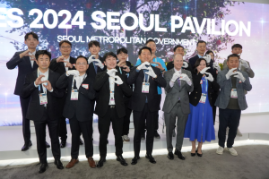 Seoul Metropolitan Government operates the largest Seoul Pavilion ever at CES 2024, the world’s largest consumer electronics and IT expo Mayor Oh Se-hoon, Kim Hyun-woo (CEO of Seoul Business Agency), Gary Shapiro (CTA President), and other guests took a commemorative photo at the 'CES 2024' opening ceremony.