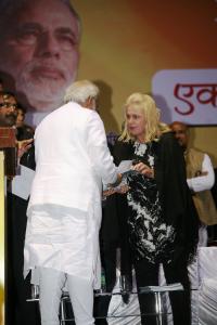 Prime Minister Modi with TUFF co-founder Anna  Bornholt Prior presenting the TUFF Bharat project