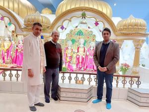 Dr.Shamender Talwar co-founder of TUFF (Right) with Pandit Jeevan Jyoti and  Shri Mangat Sharma, Finance Secretary of Viswas hindu Temple , Southall, London , U.K