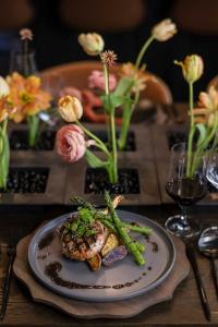 Dinner on the River. Photo by Lori Sparkman Photography.