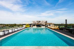 Dolce by Wyndham Hollywood Rooftop Pool