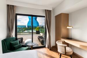 Dolce by Wyndham Hollywood Guest Room with Skyline View