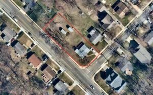 Solid 3 BR/1 BA ranch/rambler style home w/full basement on large .33± acre corner lot in the West Vienna Woods neighborhood in the heart of Vienna, VA (Fairfax County)