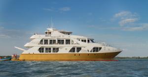 Family boarding the Elite Galapagos Catamaran