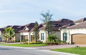 View of the outside of a street with homes.