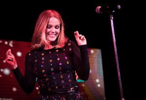 Image of singer Belinda Carlisle on a concert stage