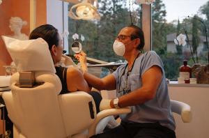 Dr.  Anthony Mobasser - Los Angeles Cosmetic Dentist - Veneer Consultation