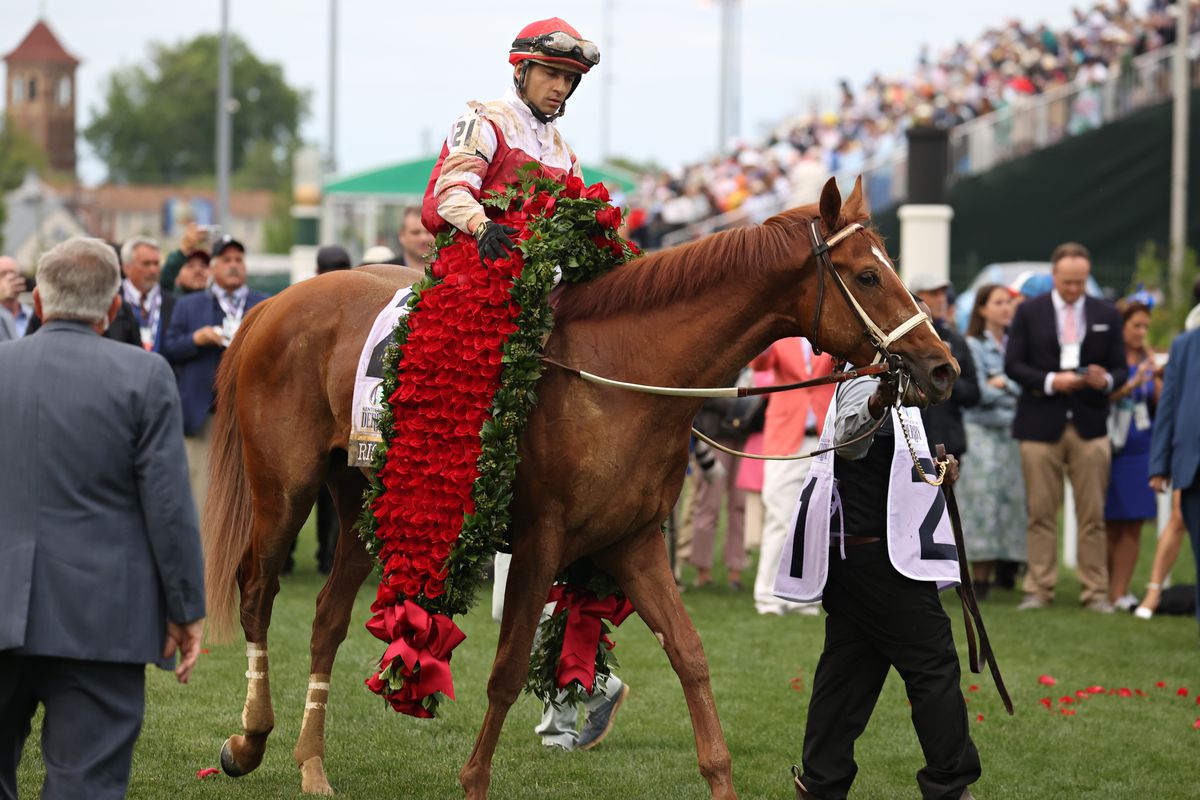 Inaugural Las Vegas Derby Fashion Show Gallops into V Las Vegas