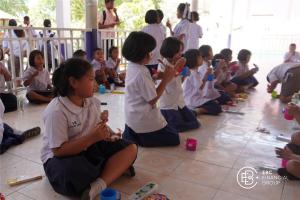 Ban Khao Kam Phaeng School Children are eating the ice cream happily