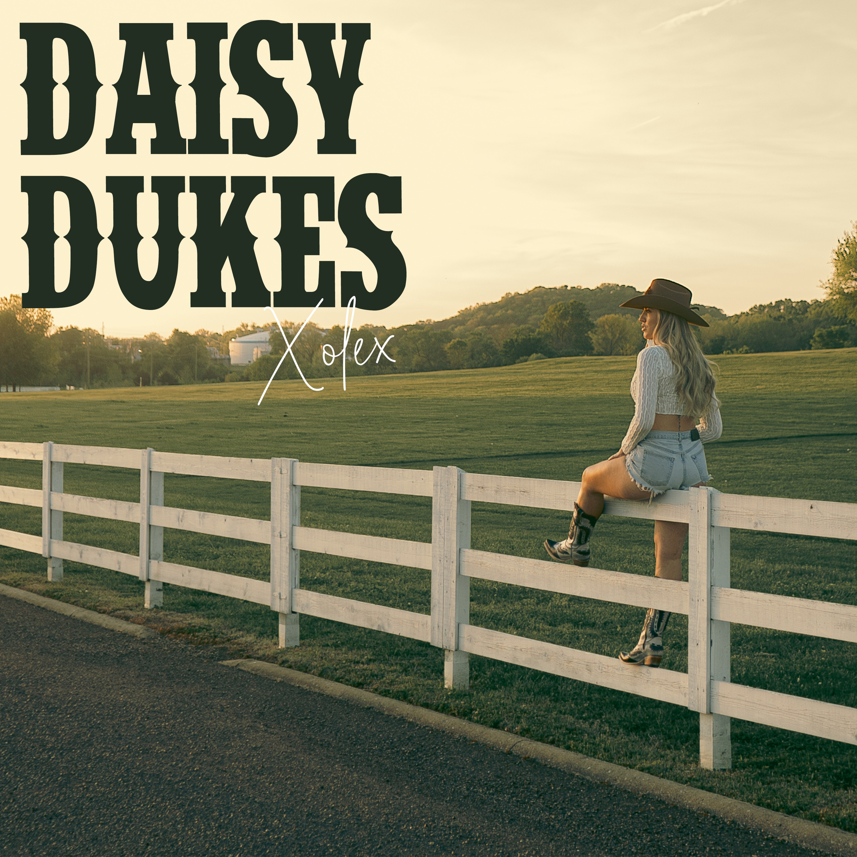 IOWA BORN NASHVILLE BASED SINGER SONGWRITER XOLEX REVISITS HER ROOTS WITH  NEW SINGLE “DAISY DUKES”