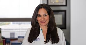 A front profile picture of Dr. Rotem Amir in her private clinic