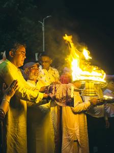 Savjibhai Dholakia, Tulsibhai Dholakia, Himmatbhai Dholakia and Ghanshyambhai Dholakia participated in the Ganga Aarti.