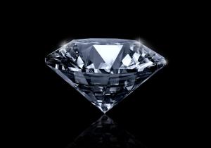 By using only ethically sourced diamonds and gemstones, the brand ensures that each piece embodies beauty and ethical responsibility.