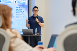 Hojin Cho, CEO of GenGenAI, responded to questions from GEEKSPIN at the ‘Global Media Meetup’ event held on July 26 at MIK Basecamp.