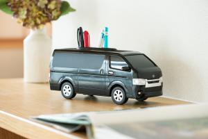 toyota hiace with pens