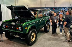 Elkington Motors, a leading electric vehicle manufacturer based in Silicon Slopes, Utah, proudly announces that Kincer Chassis’ fully electric 1977 Ford Bronco, built on the Kincer EV chassis and powered by Elkington Motors, has been selected as a Top 10 winner in the prestigious 2024 SEMA Battle of the Builders A fully electric 1977 Ford Bronco built by Kincer Chassis, displayed at the SEMA 2024 event with its hood open, revealing the electric powertrain.