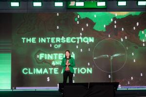 DR NARISA CHAUVIDUL-AW ON STAGE AT THE GREEN TECH EXPO