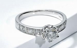 bague en diamant solitaire