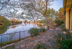 Views of the Lake and Fountains