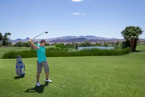 London Bridge Resort has a nine hole par 3 golf course