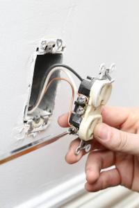 Handyman Can Help, LLC: Tampa Bay Handyman for Electrical Repair, Emergency Service, and Airbnb Host Support 19 Switch Repair -Handyman Can Help