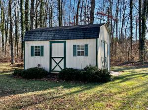 3 BR/2 BA ranch/rambler style home on 1± acre lot in Fauquier County, VA •	This home measures 1,596± finished sf. and features an eat-in kitchen (all appliances convey), living room w/gas log fireplace, dining room, attic & attached car port