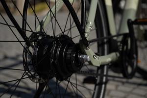 ADO Air 30 Ultra, the World's First Integrated Auto Triple-Speed E ...