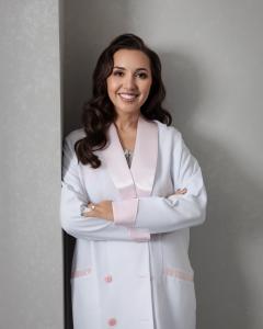 22556097 anna headshot new white coat