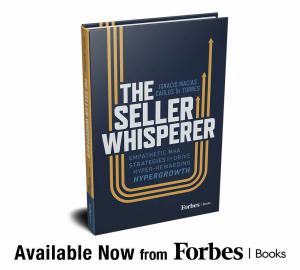 Book cover image of "The Seller Whisperer" by Ignacio Macias and Carlos de Torres
