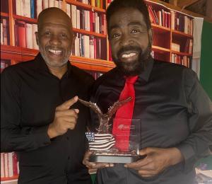 Les Brown, Author & Motivational Change Agent receives the Lawrence Jessup Award from Dr Jennings