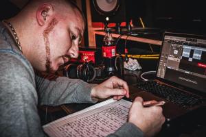 Creepzz"working hard" In Studio