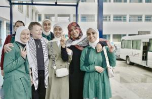 Nobel Peace Prize laureates Jody Williams and Tawakkol Karman meeting Palestinian women