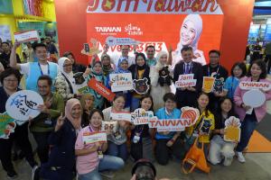 Taiwan Pavilion Group Photo with Nabila Razali