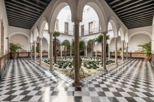 Mercer Residences Sevilla Patio