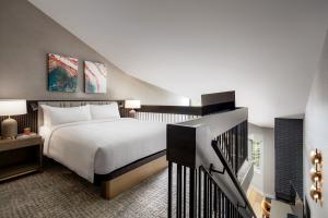Black Diamond Club King Room