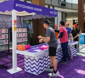 The popular Taiwanese night market pitching game