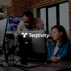 Two IT professionals collaborating on technology asset management to improve visibility and reduce costs